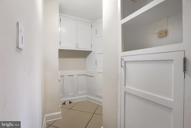 laundry room featuring light tile flooring