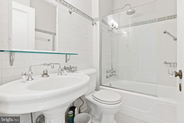 full bathroom with tiled shower / bath combo, tile walls, backsplash, tile flooring, and toilet