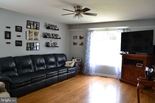 living room featuring light wood-type flooring and ceiling fan