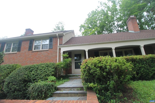 view of front facade with covered porch