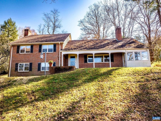 view of front of house featuring a front yard