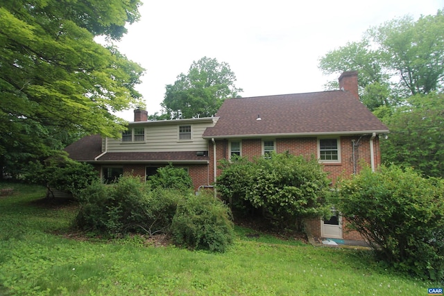 back of house featuring a lawn