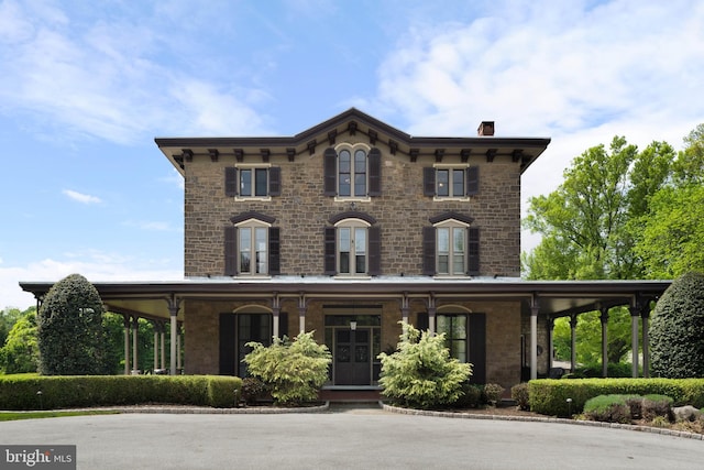 view of italianate house