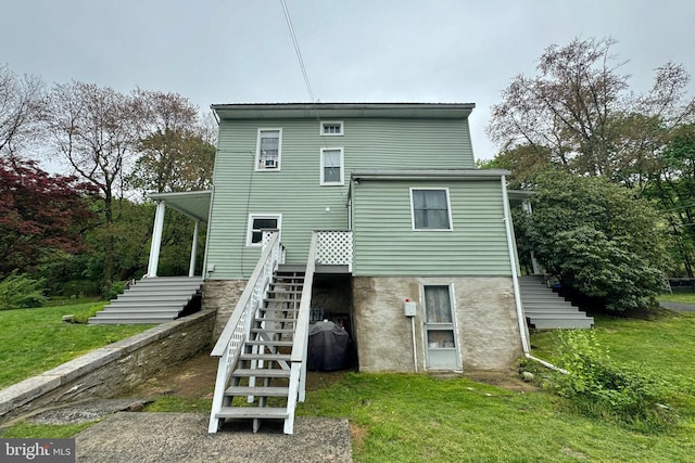 back of house featuring a lawn