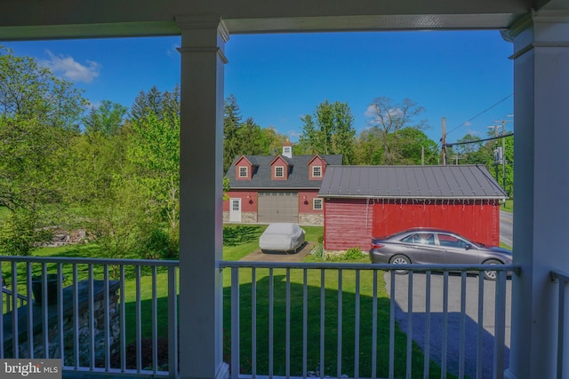 exterior space featuring a front yard