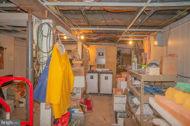 basement featuring washing machine and clothes dryer