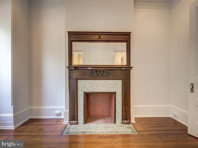 room details featuring hardwood / wood-style flooring and ornamental molding