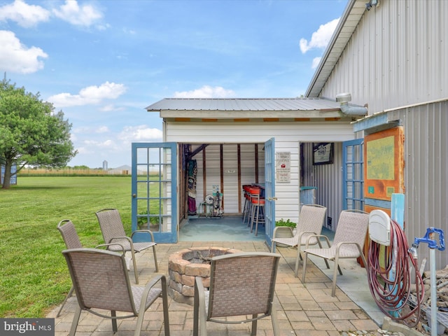 view of patio with an outdoor fire pit