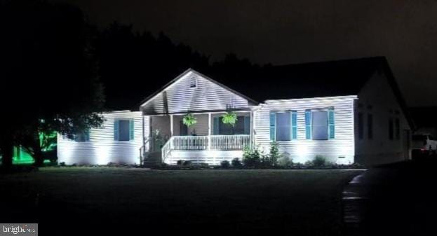 view of front of house featuring a porch