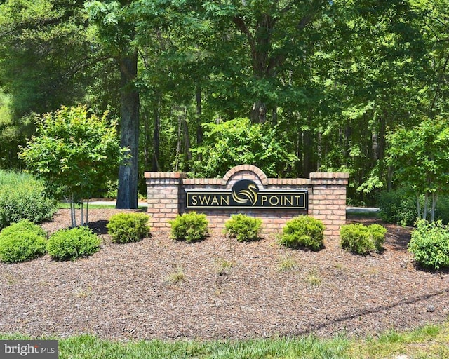 Listing photo 3 for 14835 King Charles Dr, Swan Point MD 20645