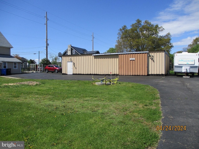 exterior space featuring a front lawn