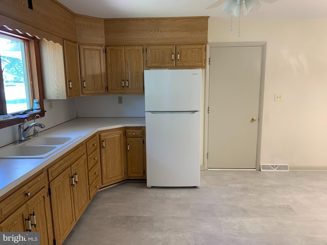 kitchen featuring sink, white fridge, and ceiling fan