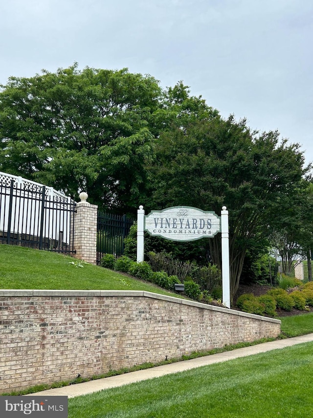 community / neighborhood sign with a lawn