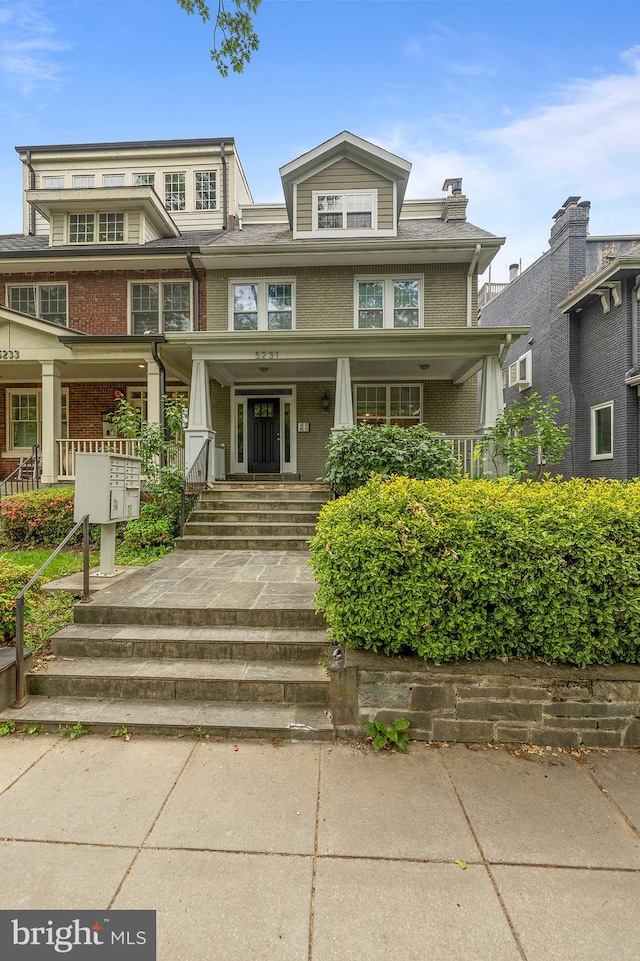 view of front of house featuring covered porch