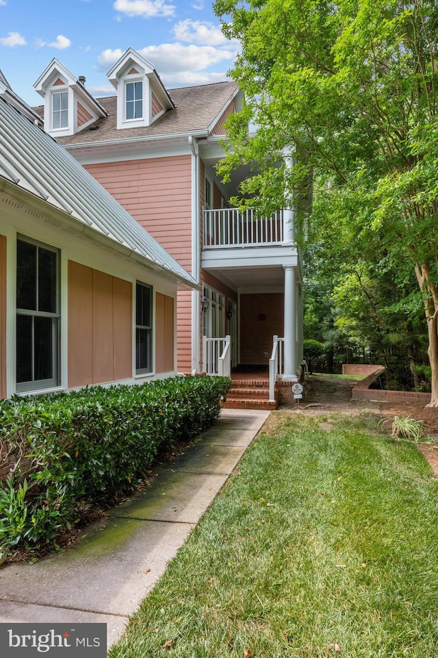 exterior space featuring a lawn