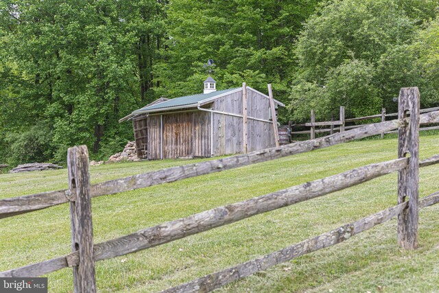 view of yard featuring a rural view and an outbuilding