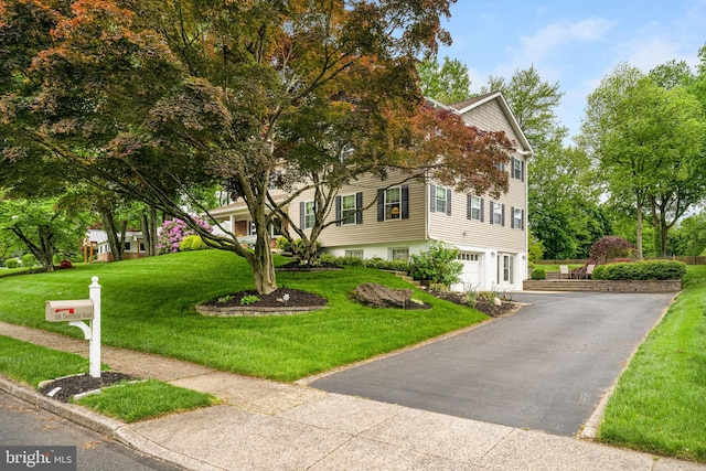 view of front of home featuring a front lawn and a garage