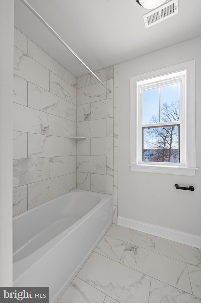 bathroom with tiled shower / bath combo