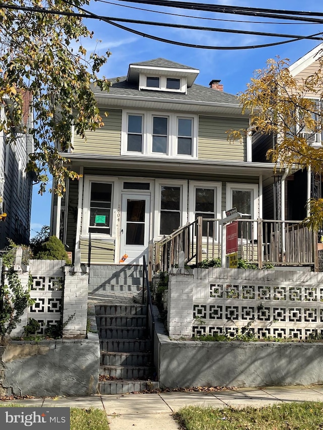 view of front of property featuring a porch