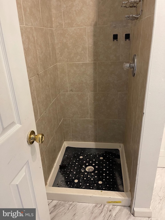 bathroom with a tile shower