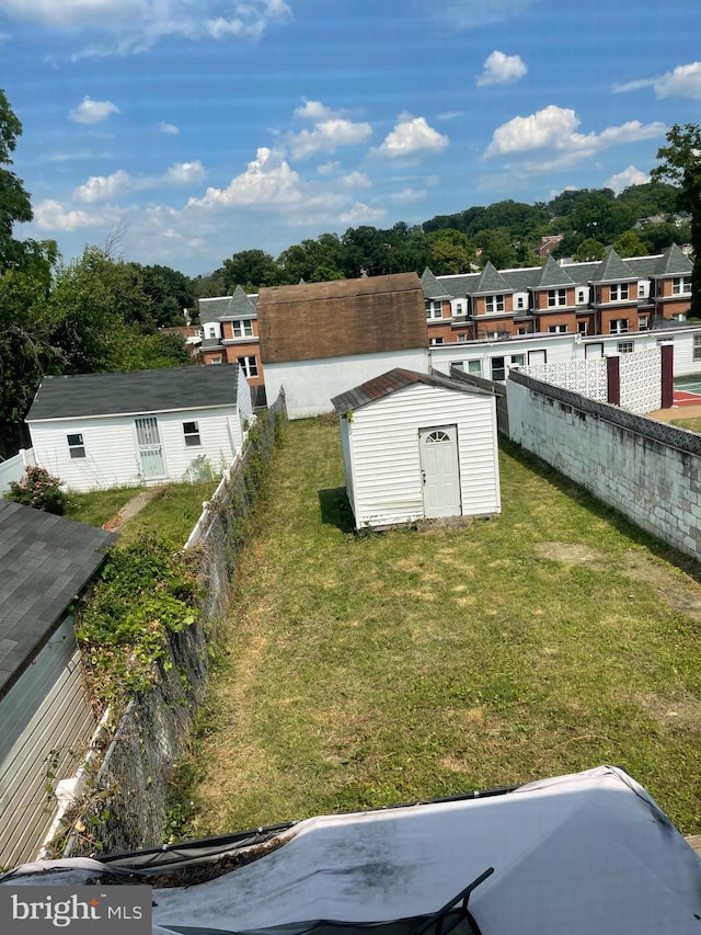 view of yard with a shed