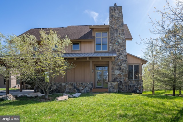 view of front of home with a front yard