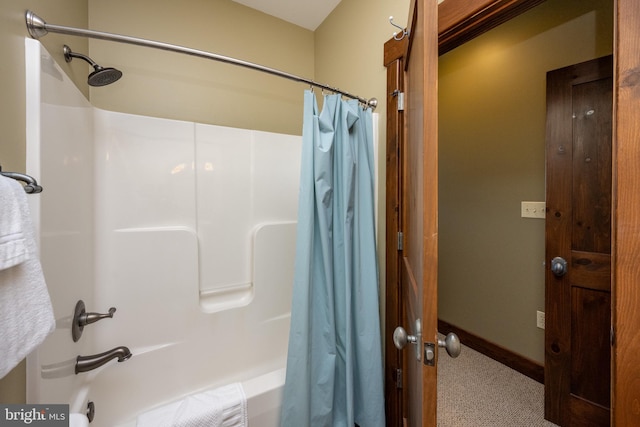 bathroom featuring shower / bath combo with shower curtain