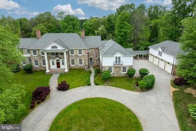 view of front of house featuring a front lawn and a garage