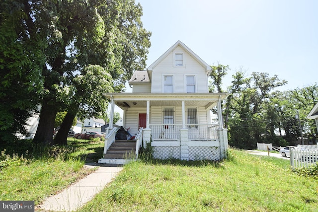 view of front facade featuring covered porch and a front lawn