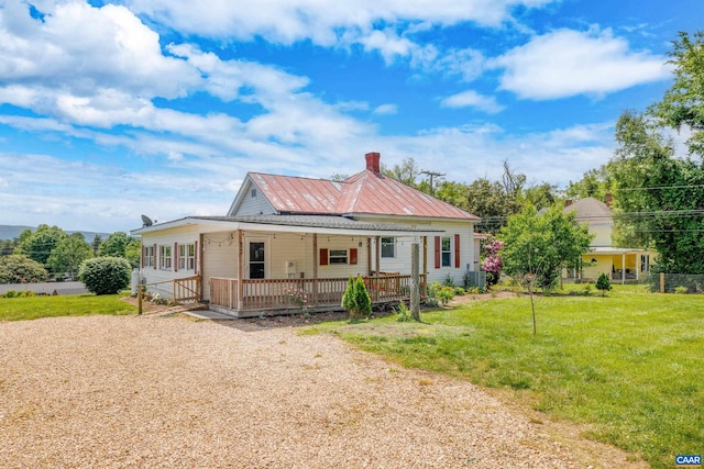 view of front of property with a front lawn and a porch