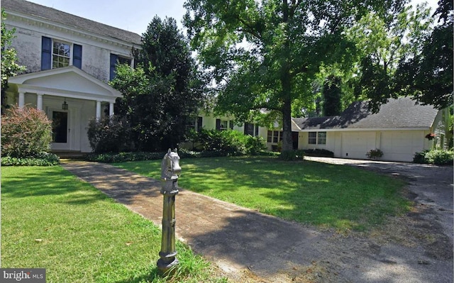 view of front of home featuring a front lawn