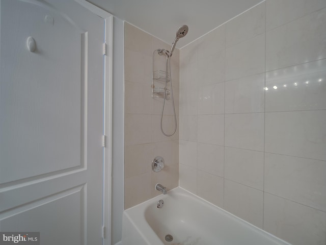 bathroom featuring tiled shower / bath combo