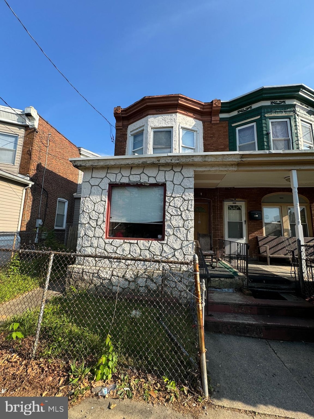 view of front facade featuring a porch