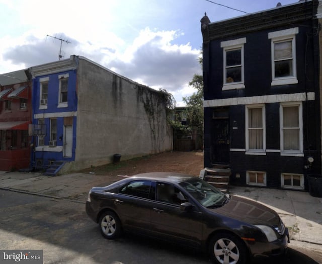 Listing photo 2 for 2428 N 13th St, Philadelphia PA 19133