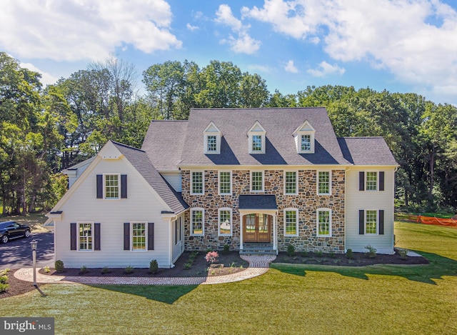 view of front of house featuring a front yard