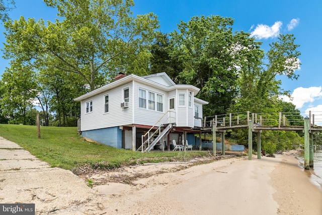 view of front of property featuring a front yard and a deck