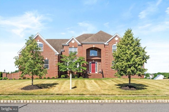 view of front of house featuring a front lawn