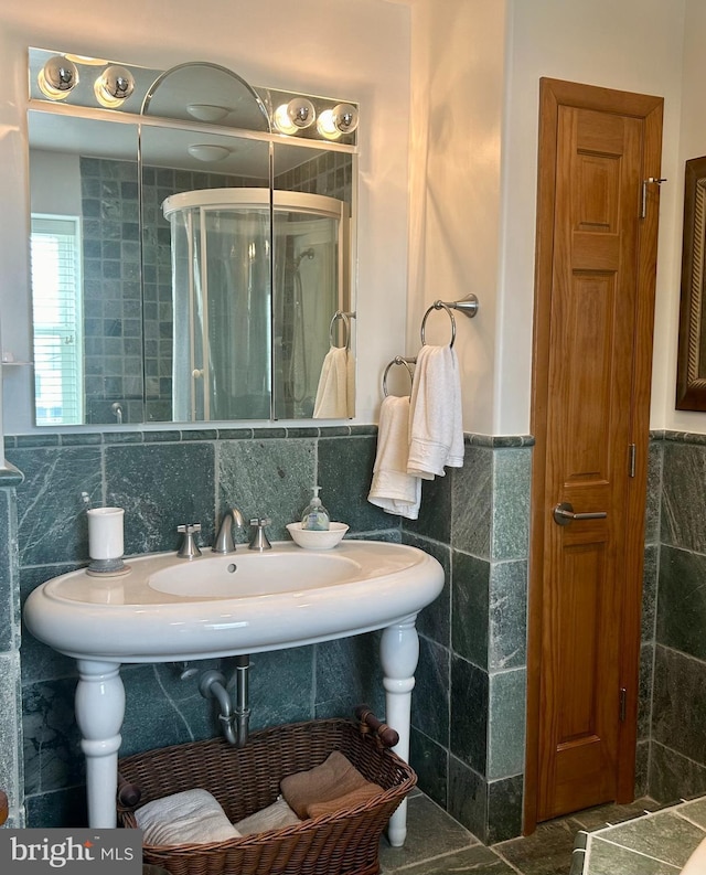 bathroom featuring tile flooring, tile walls, and tasteful backsplash