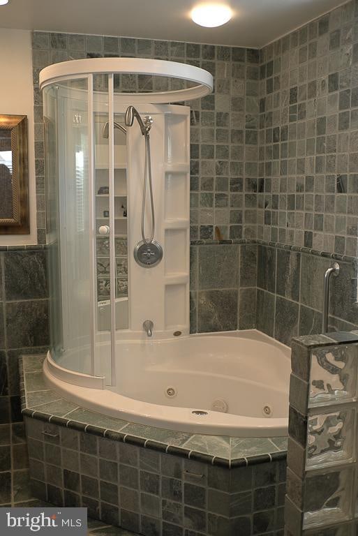 bathroom featuring tile walls