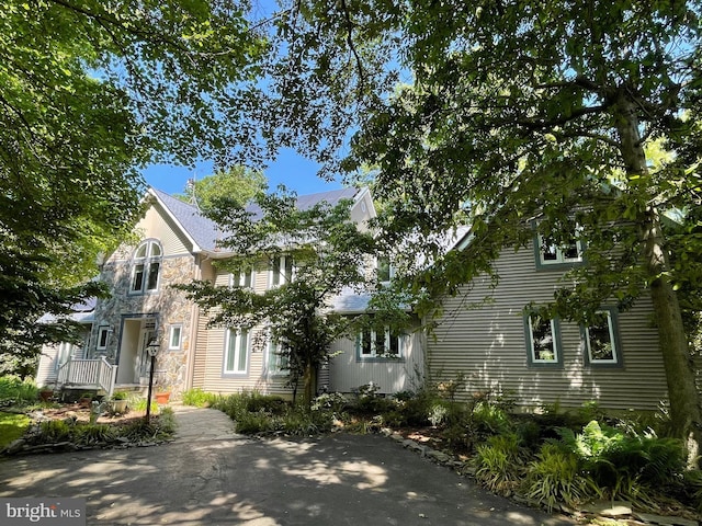 view of front of property