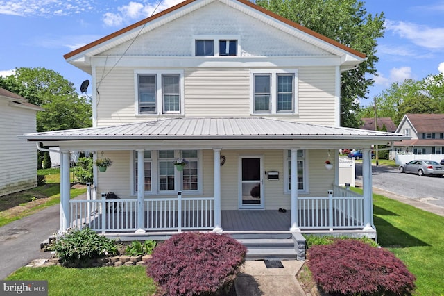 farmhouse featuring a porch