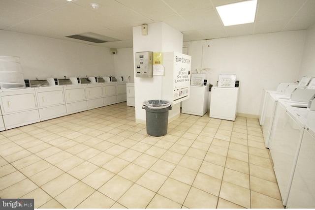 washroom featuring washing machine and clothes dryer