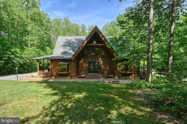 view of front facade featuring a front lawn