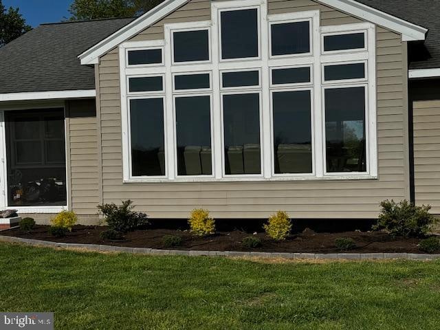 view of side of property featuring a yard