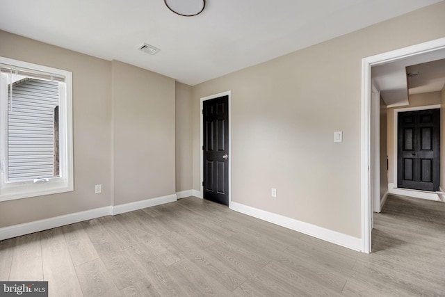 unfurnished room featuring light hardwood / wood-style floors