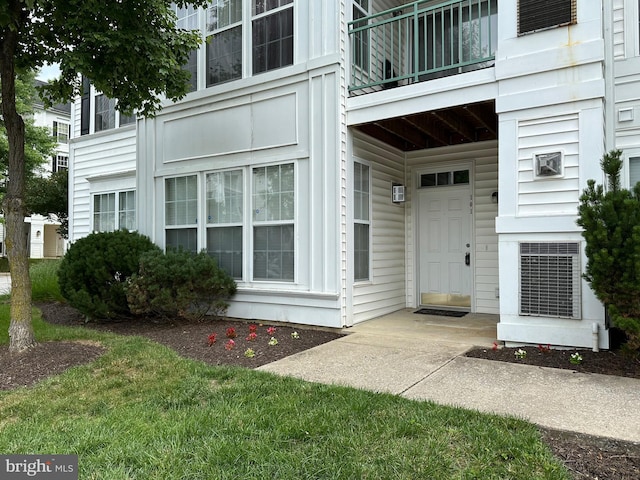 property entrance with a balcony