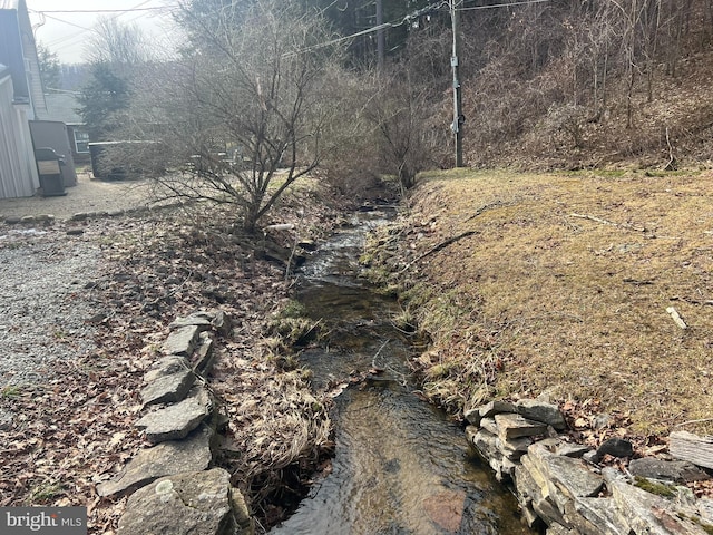 view of yard featuring a water view