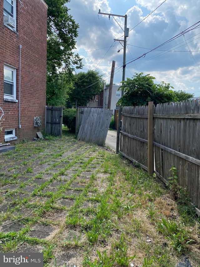 view of yard featuring fence