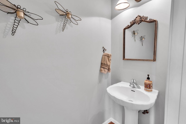 bathroom featuring sink