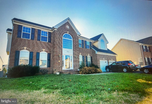 view of front facade featuring a front lawn